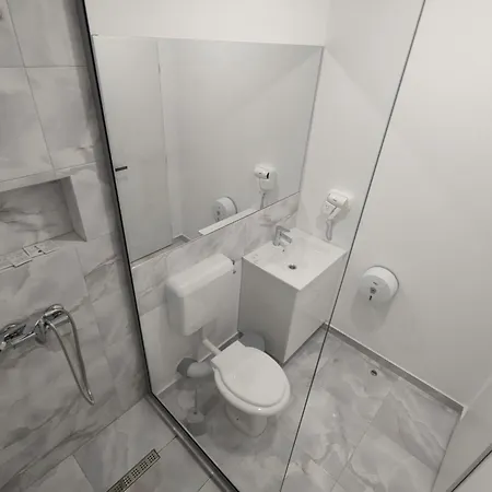 Bedaleyl Lux Arena Pitesti Bed & Breakfast Geamana